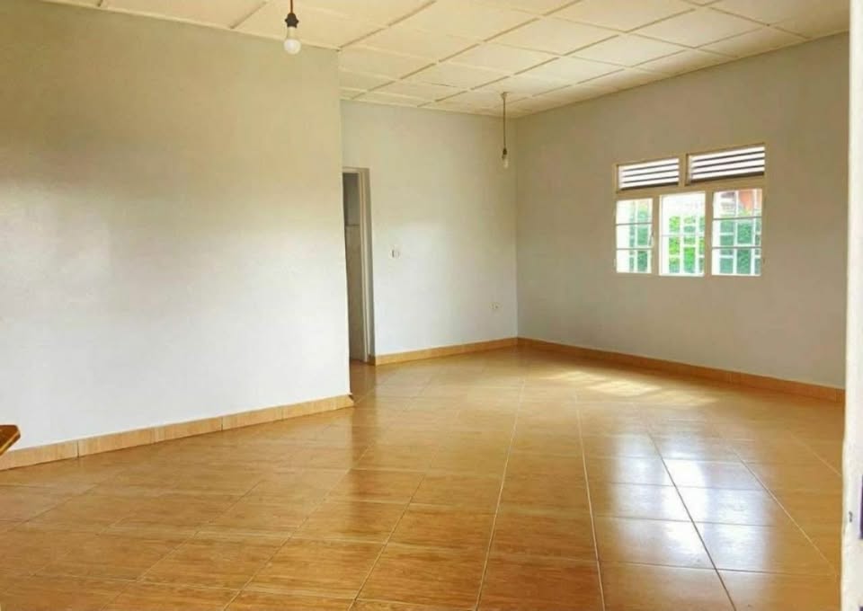 KIBAGABAGA BIG PLOT House (750SQM) For Sale at 300 Million RWF - Image 2