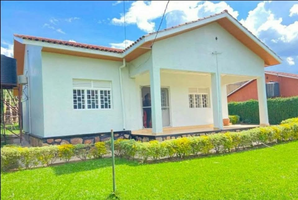 KIBAGABAGA BIG PLOT House (750SQM) For Sale at 300 Million RWF - Image 7