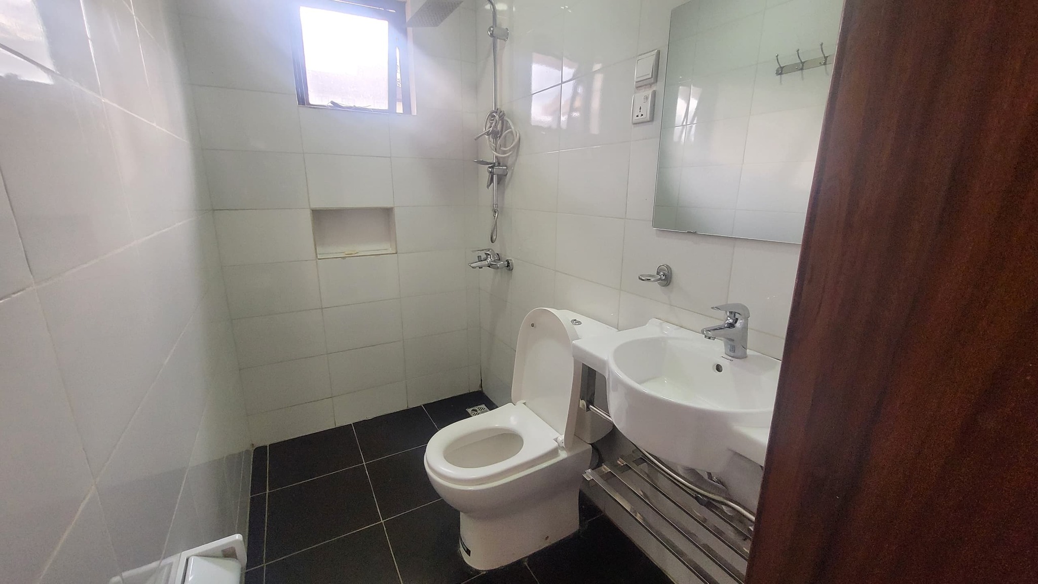 Unfurnished 3-Bedroom Apartment for Rent in Nyarutarama, Kigali - Image 9