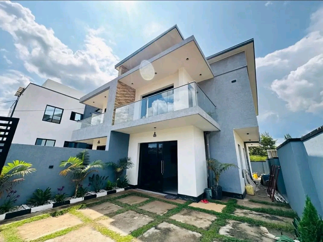 Two in One House for Sale in Kibagabaga Near Nyarutarama - Image 2