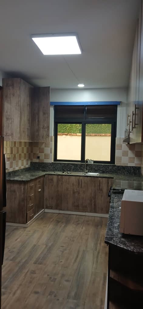 House in Kiyovu for Rent – Modern 3 Bedroom Home with Garden - Image 2