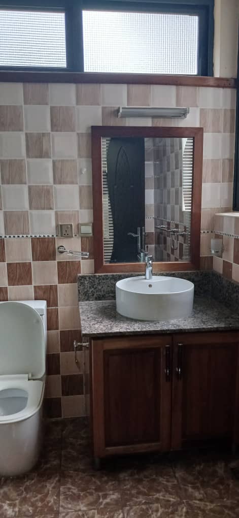 House in Kiyovu for Rent – Modern 3 Bedroom Home with Garden - Image 6