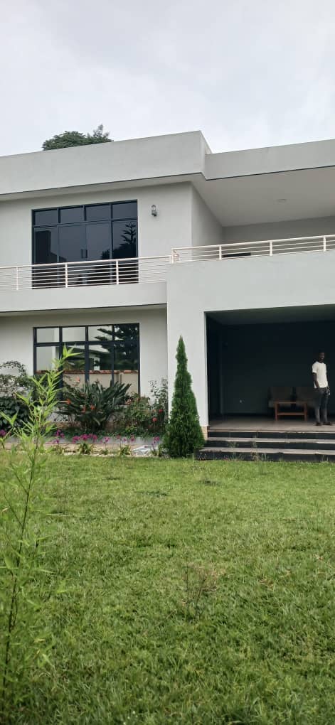 House in Kiyovu for Rent – Modern 3 Bedroom Home with Garden - Image 3