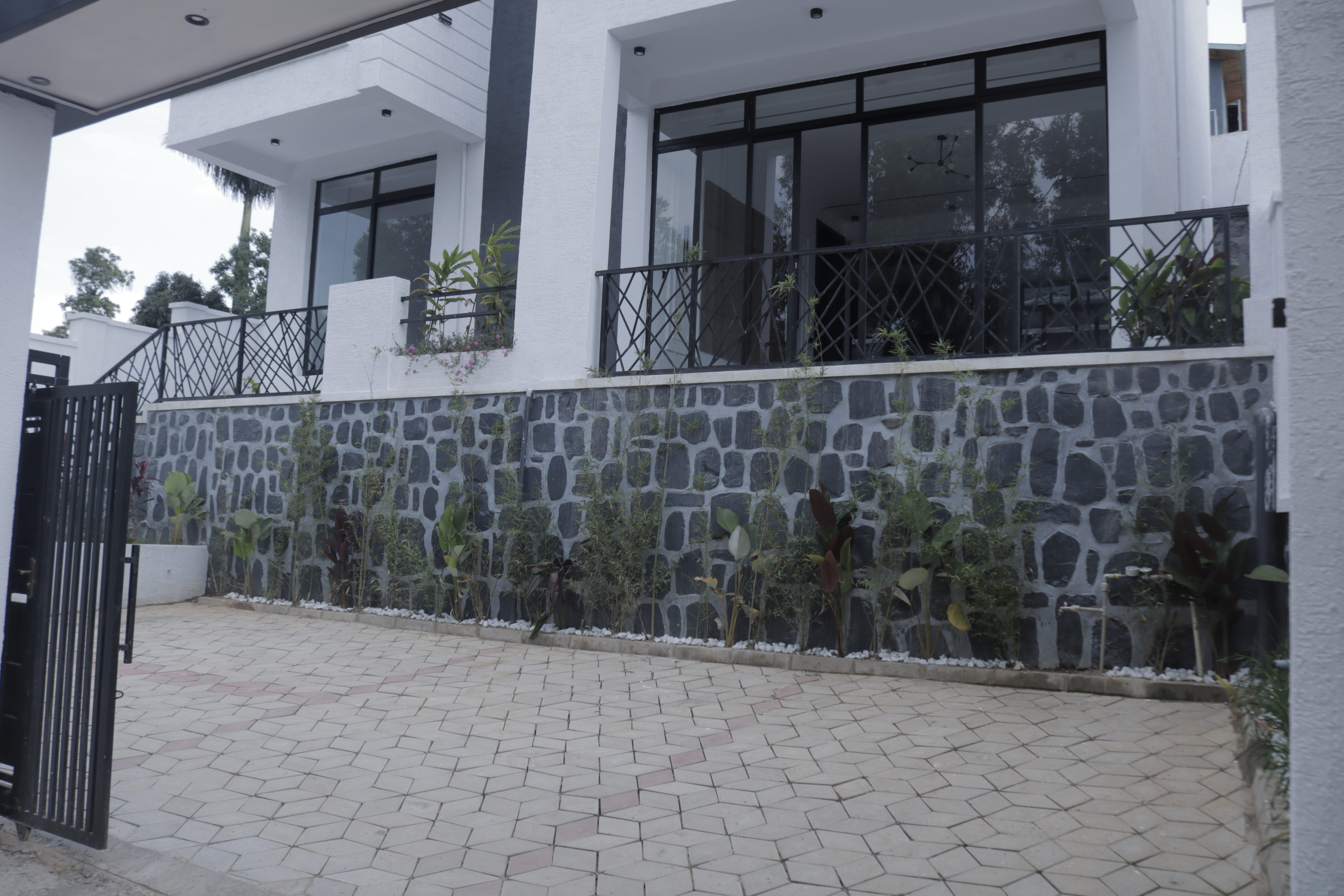 Luxury 5-Bedroom House for Sale in Kibagabaga, Kigali - Image 4