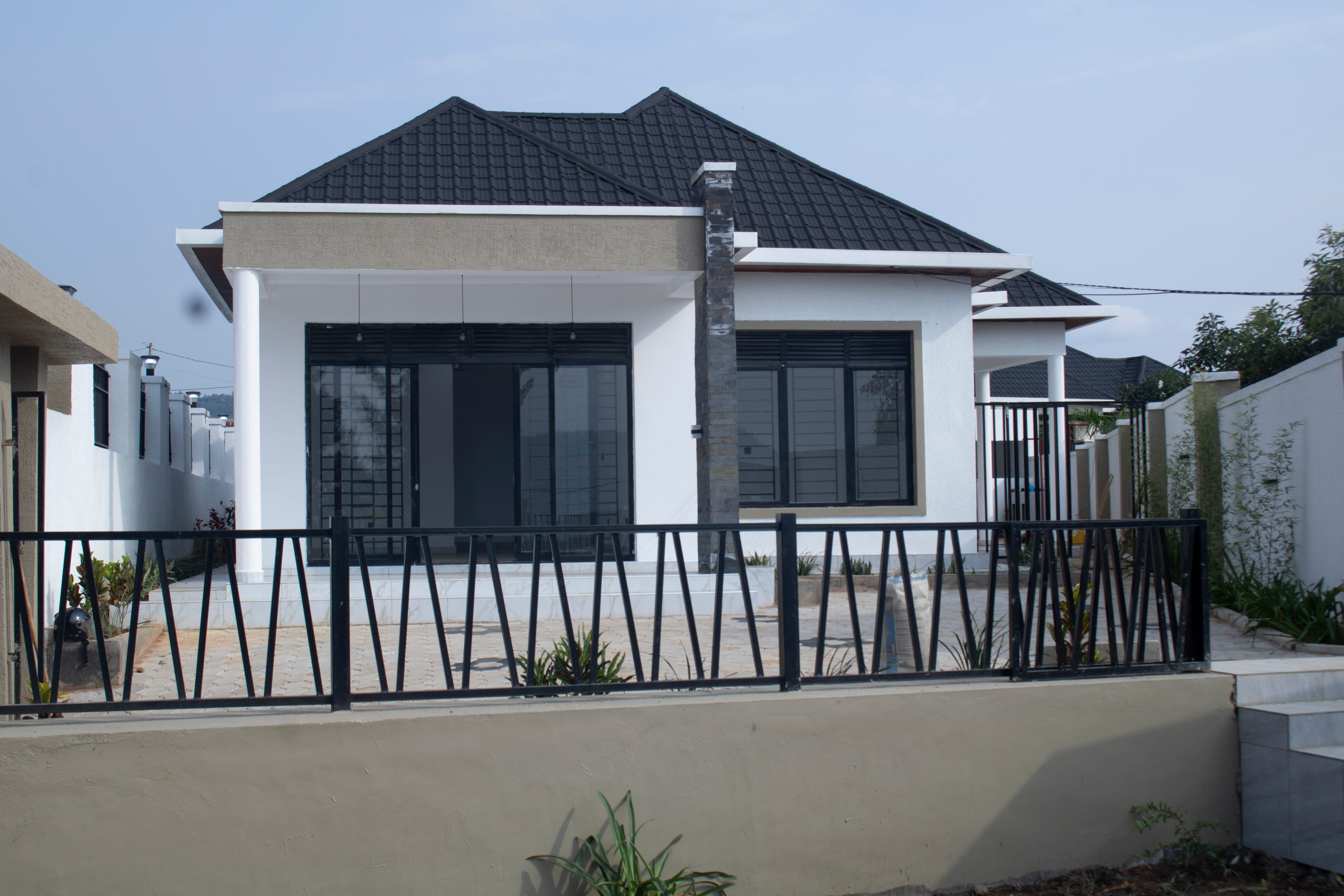 House for Sale in Nyarugenge Kigali with Swimming Pool - Image 1