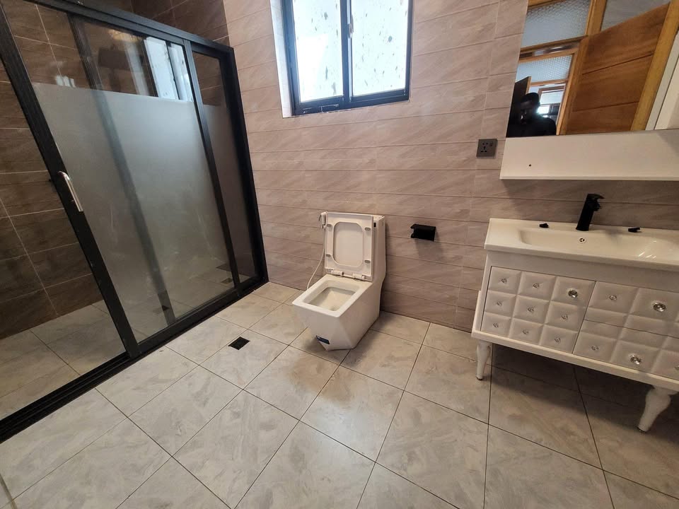 Luxury 7 Bedrooms House for Sale in Kibagabaga Kigali - Image 9