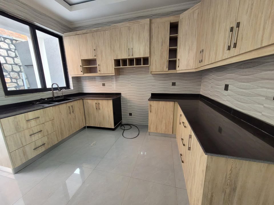 Luxury 7 Bedrooms House for Sale in Kibagabaga Kigali - Image 6