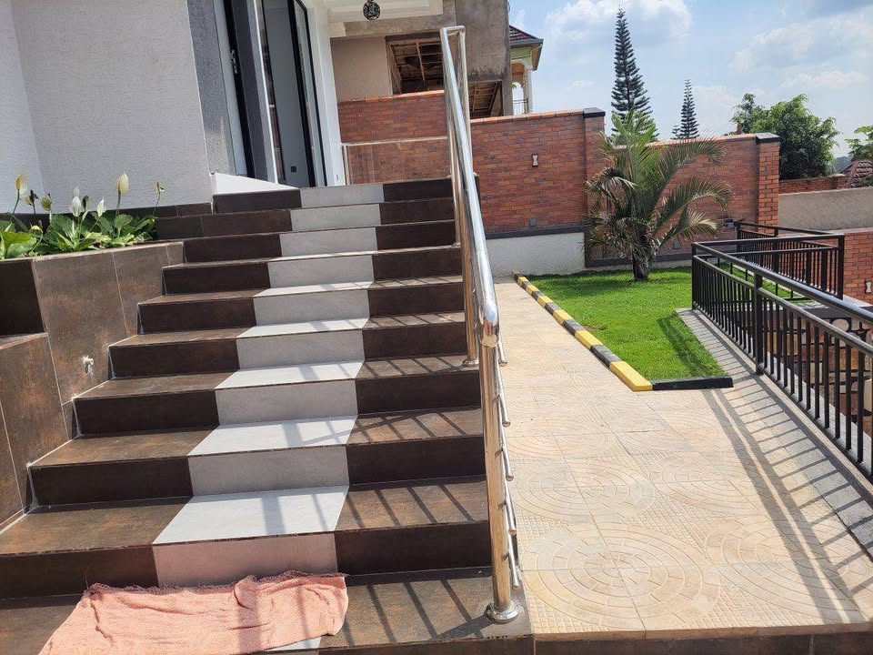 Luxury 7 Bedrooms House for Sale in Kibagabaga Kigali - Image 3