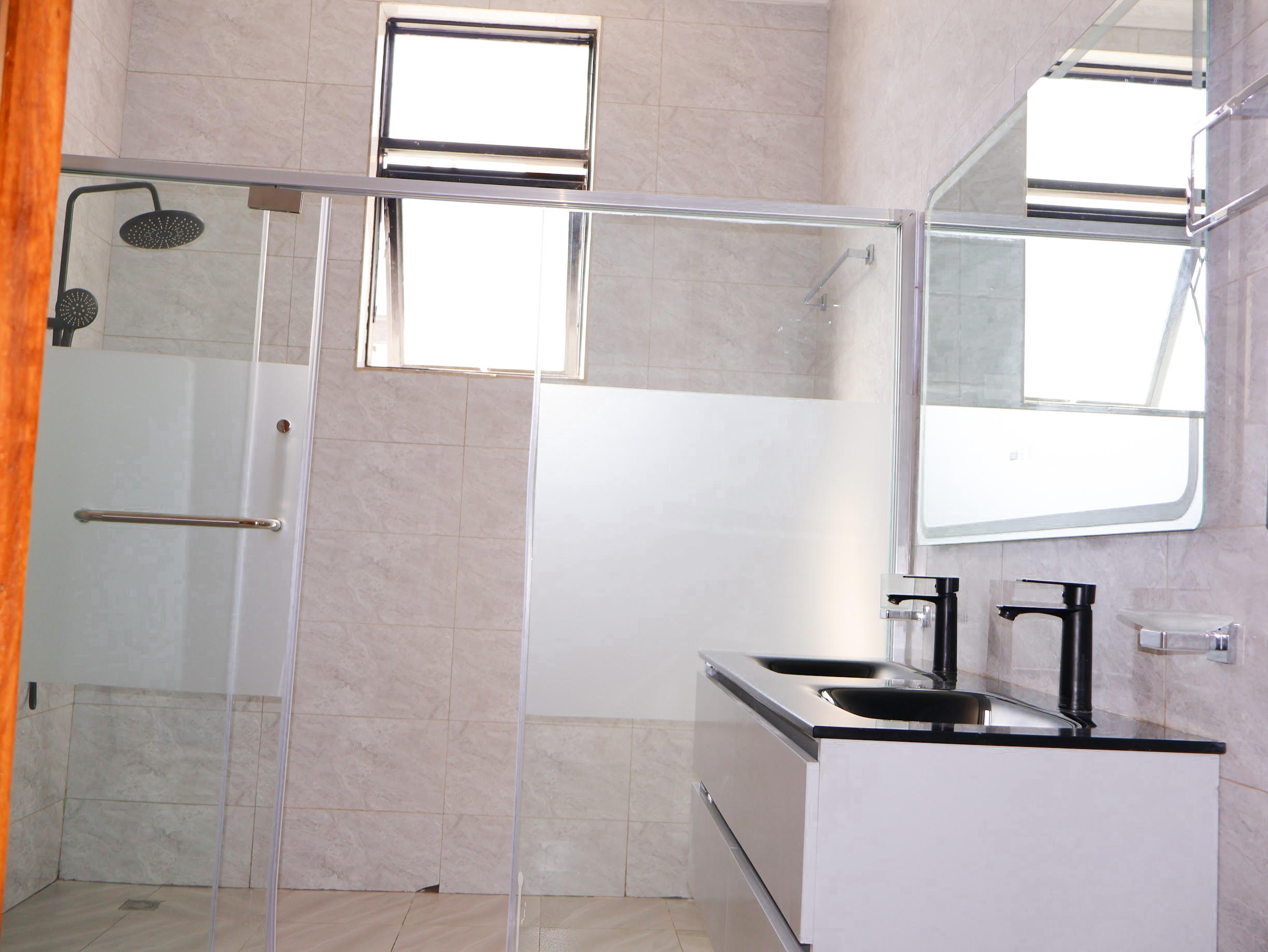 Luxury 6 Bedroom House for Sale in Kibagabaga Kigali Rwanda – Modern Living at 600M Rwf - Image 14