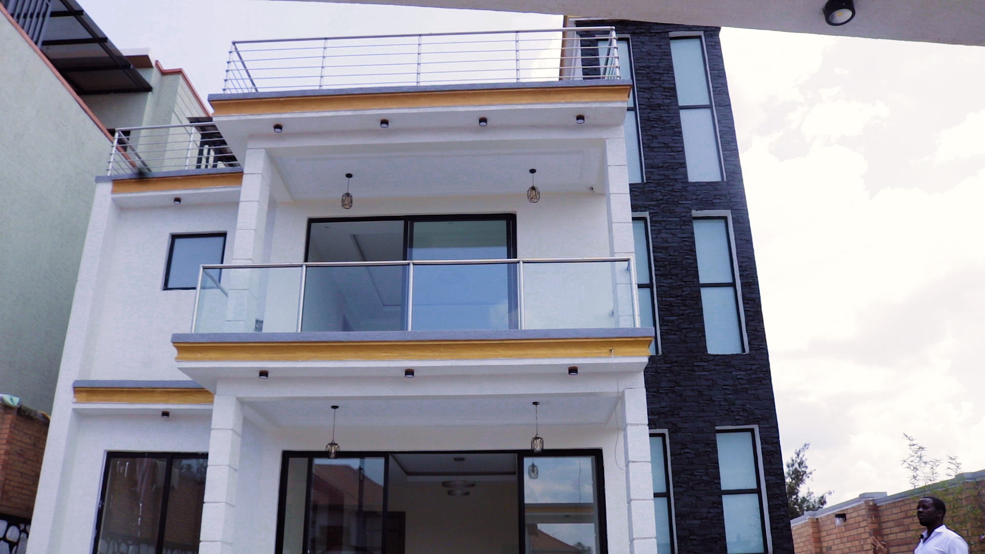 6 Bedrooms Luxury House for Sale in Kibagabaga, Kigali - Image 2