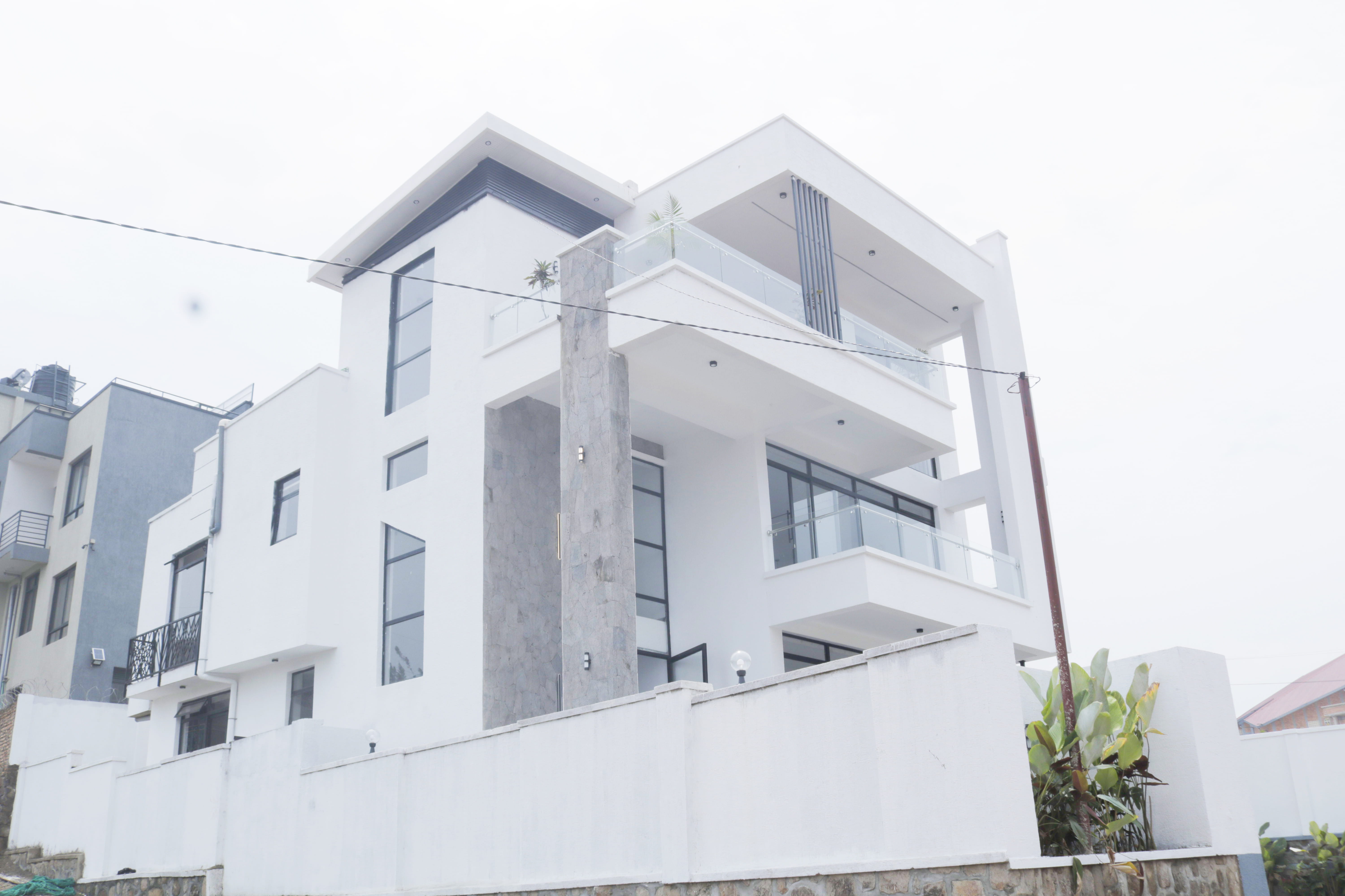 House for Sale in Kibagabaga – 6 Bedrooms, 7 Bathrooms Luxury Home - Image 3