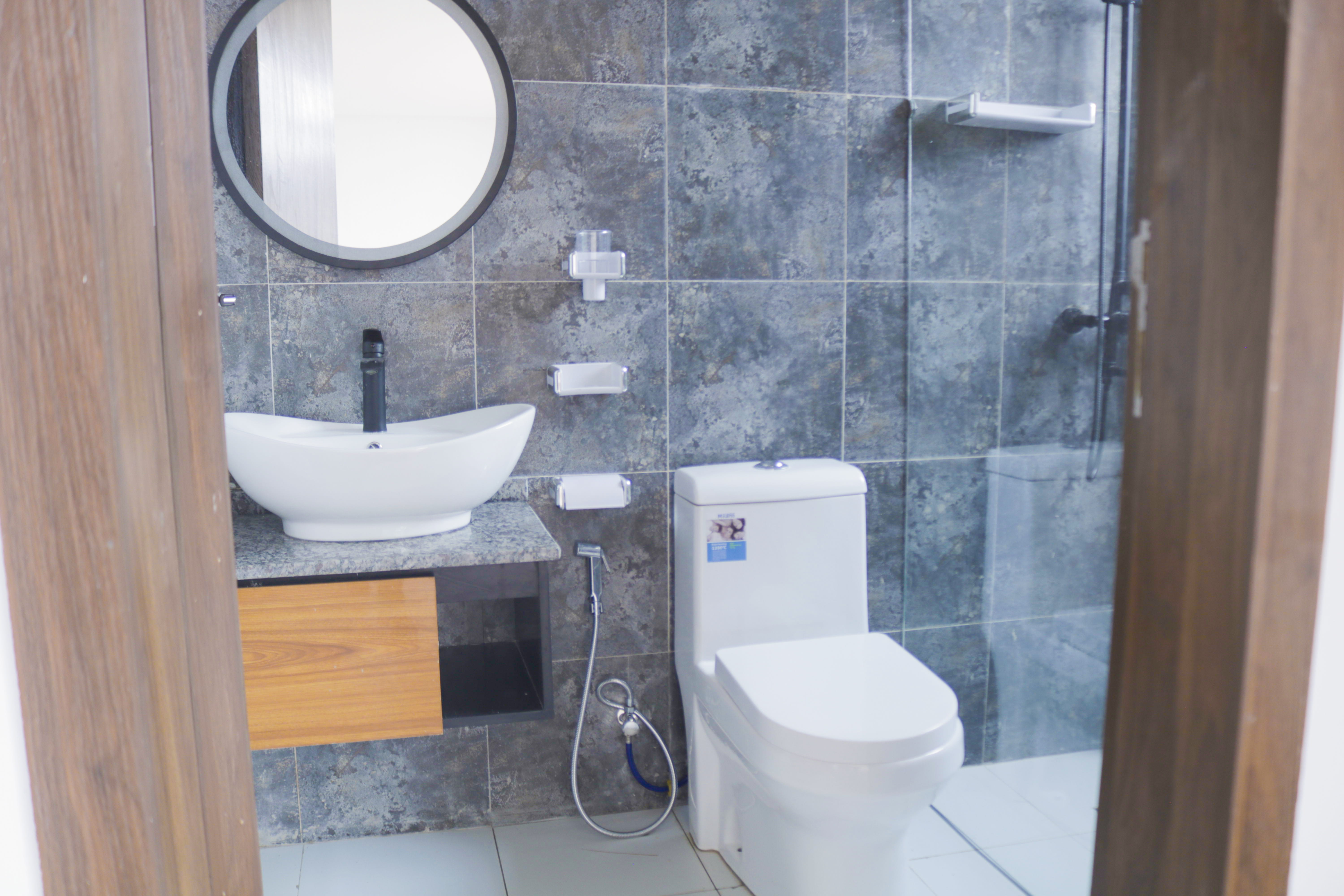 House for Sale in Kibagabaga – 6 Bedrooms, 7 Bathrooms Luxury Home - Image 12