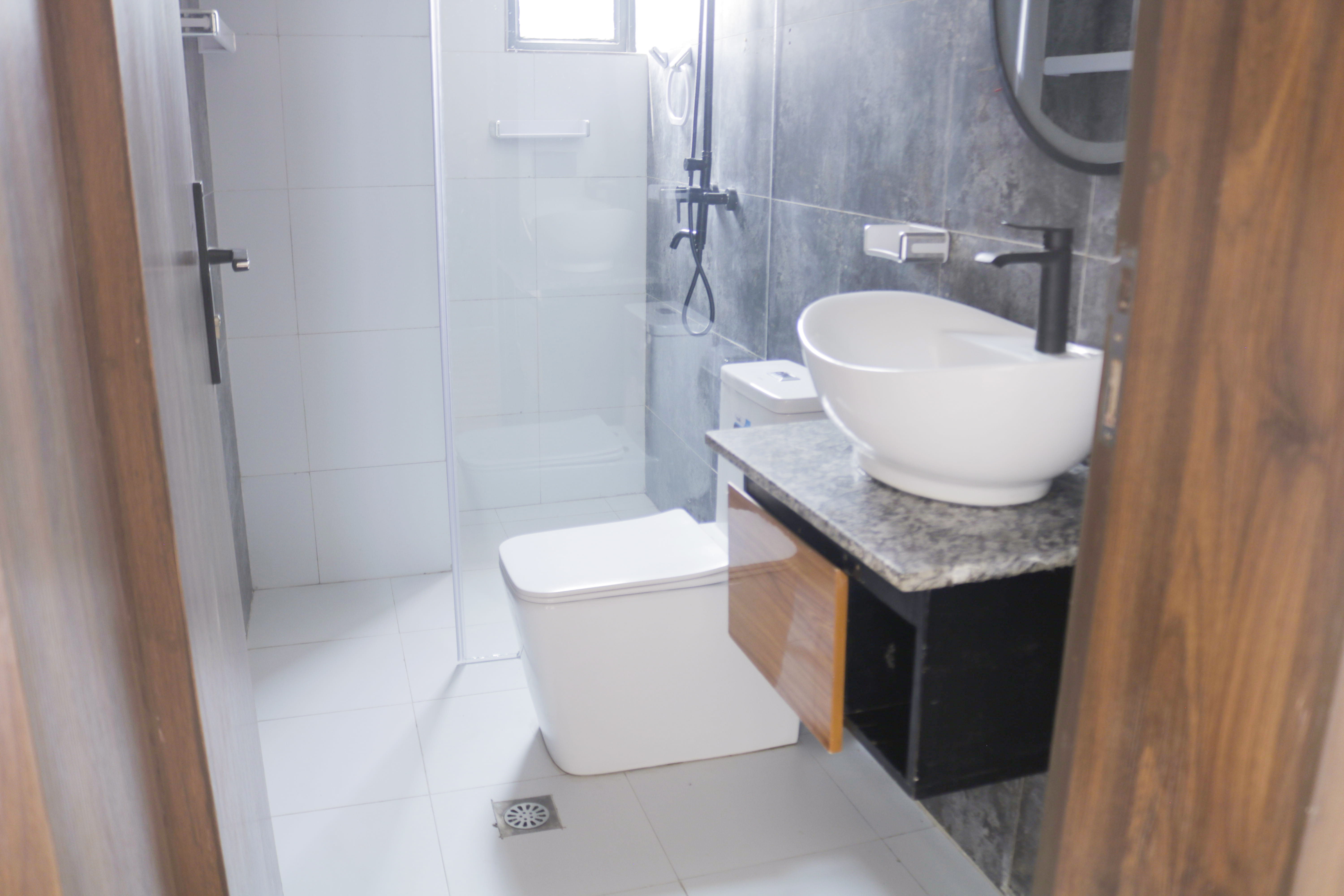 House for Sale in Kibagabaga – 6 Bedrooms, 7 Bathrooms Luxury Home - Image 13