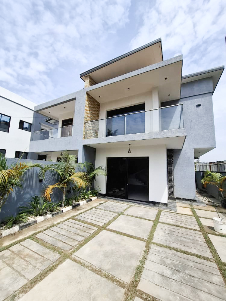 6 Bedrooms House for Sale in Kibagabaga, Kigali-Rwanda - Image 1