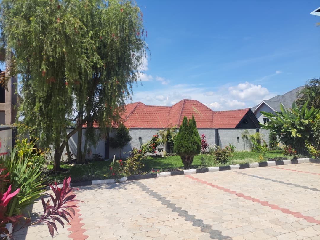 Kicukiro-Kagarama 6 Bedroom House for Sale – Luxury Living at 350M RWF in Kigali - Image 12