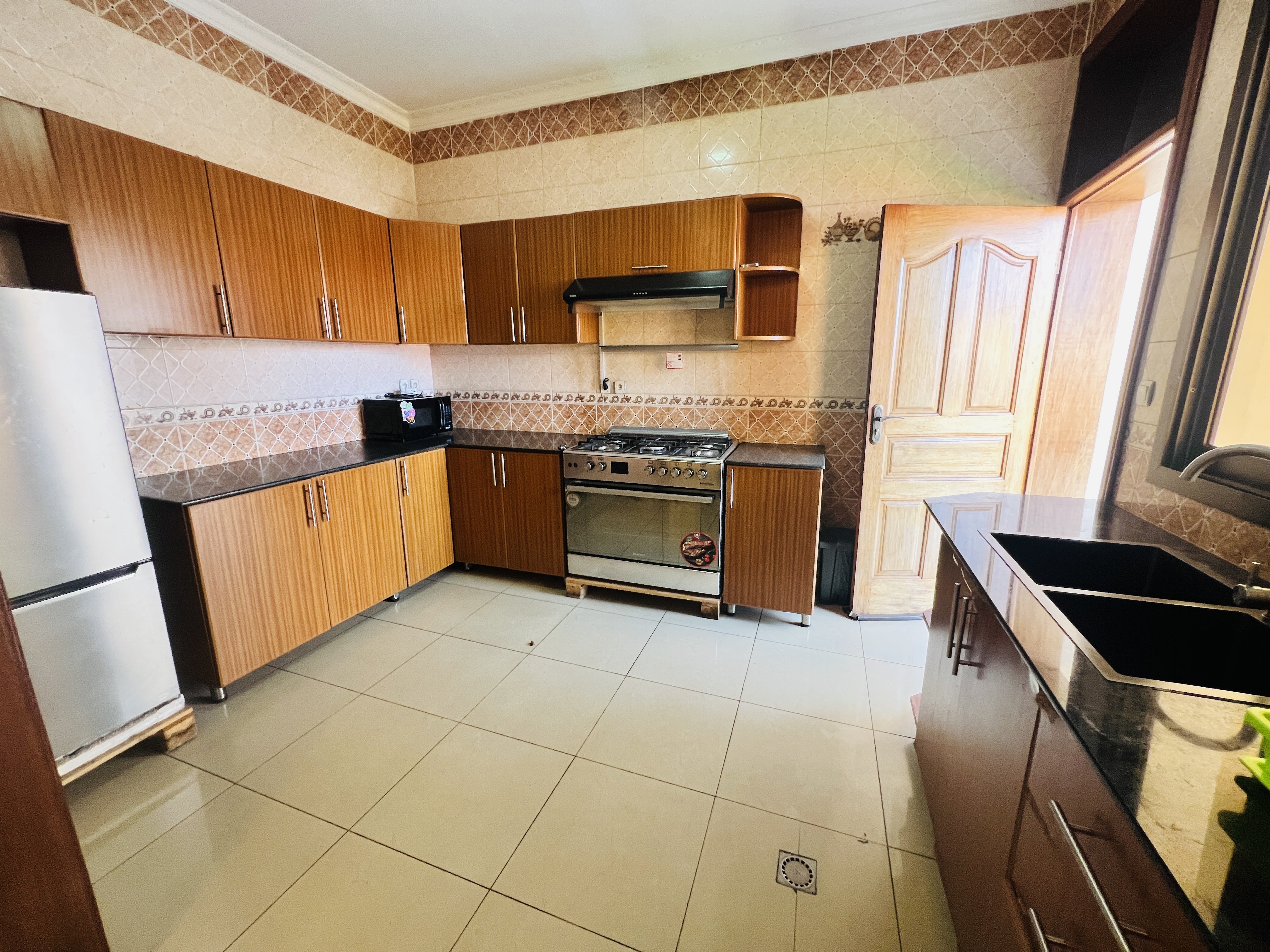 Full Furnished 4 Bedroom House for Rent in Kicukiro Kagarama, Kigali, Rwanda - Image 4