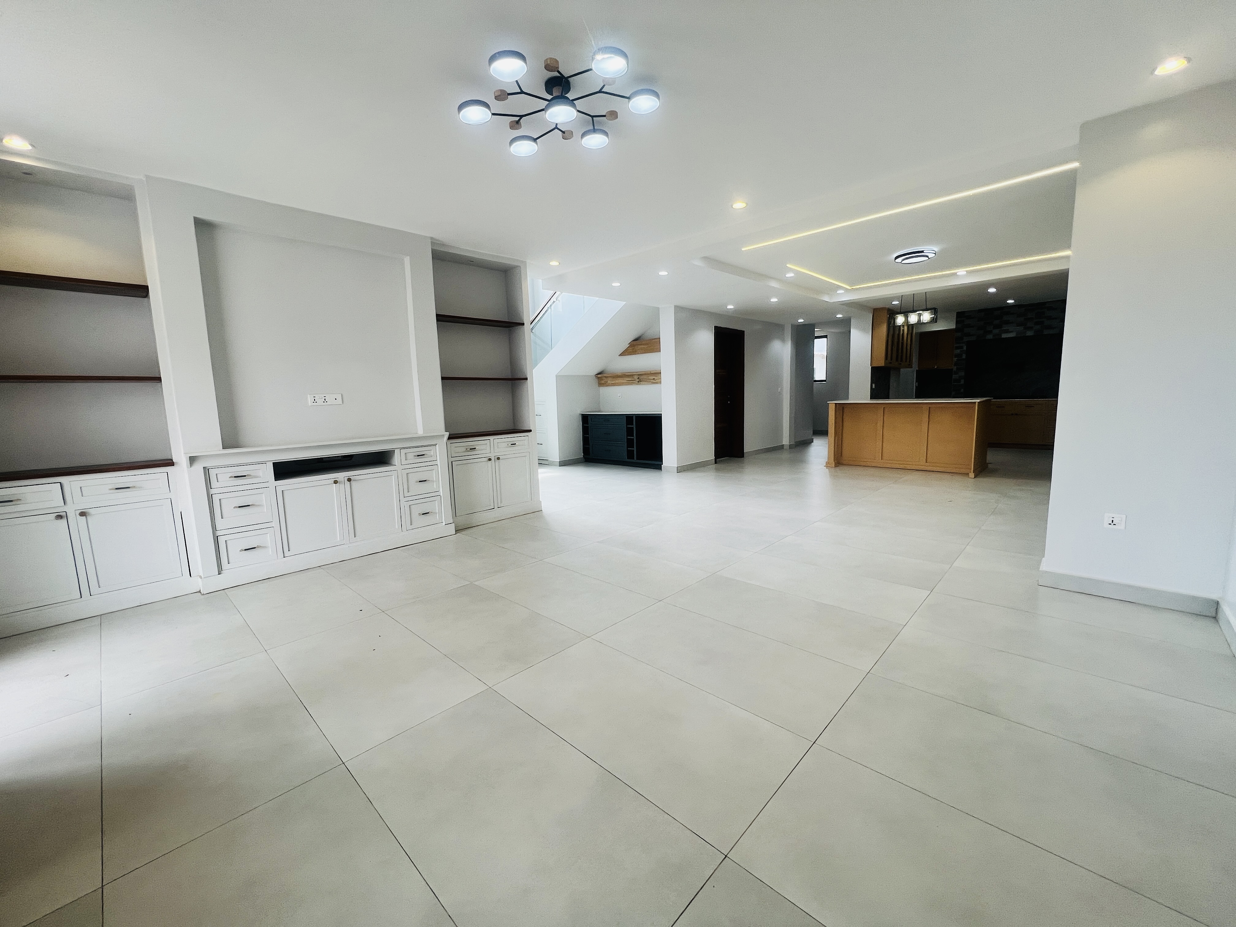 Luxury 5-Bedroom House for Sale in Kigali - Image 2