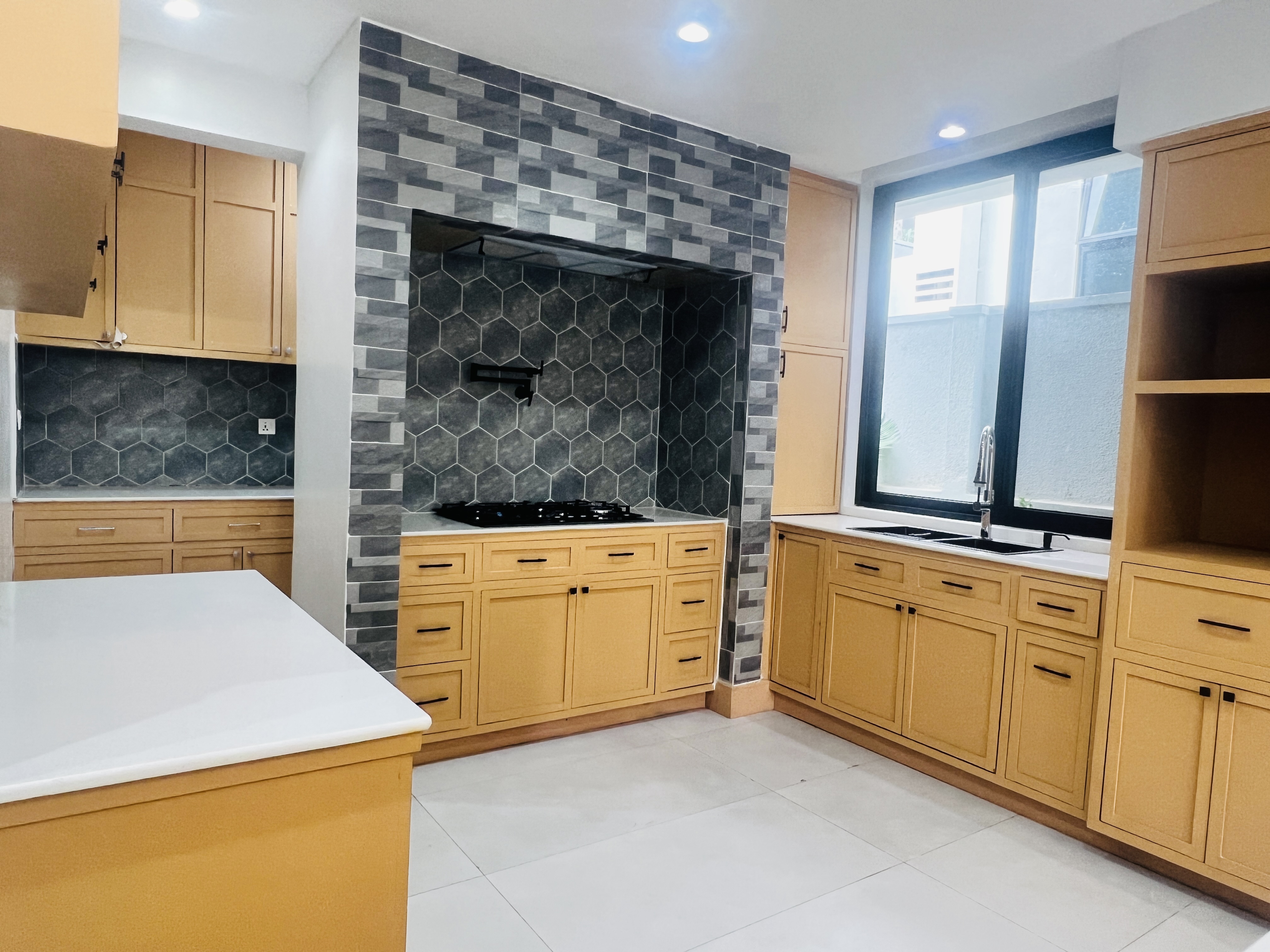 Luxury 5-Bedroom House for Sale in Kigali - Image 4