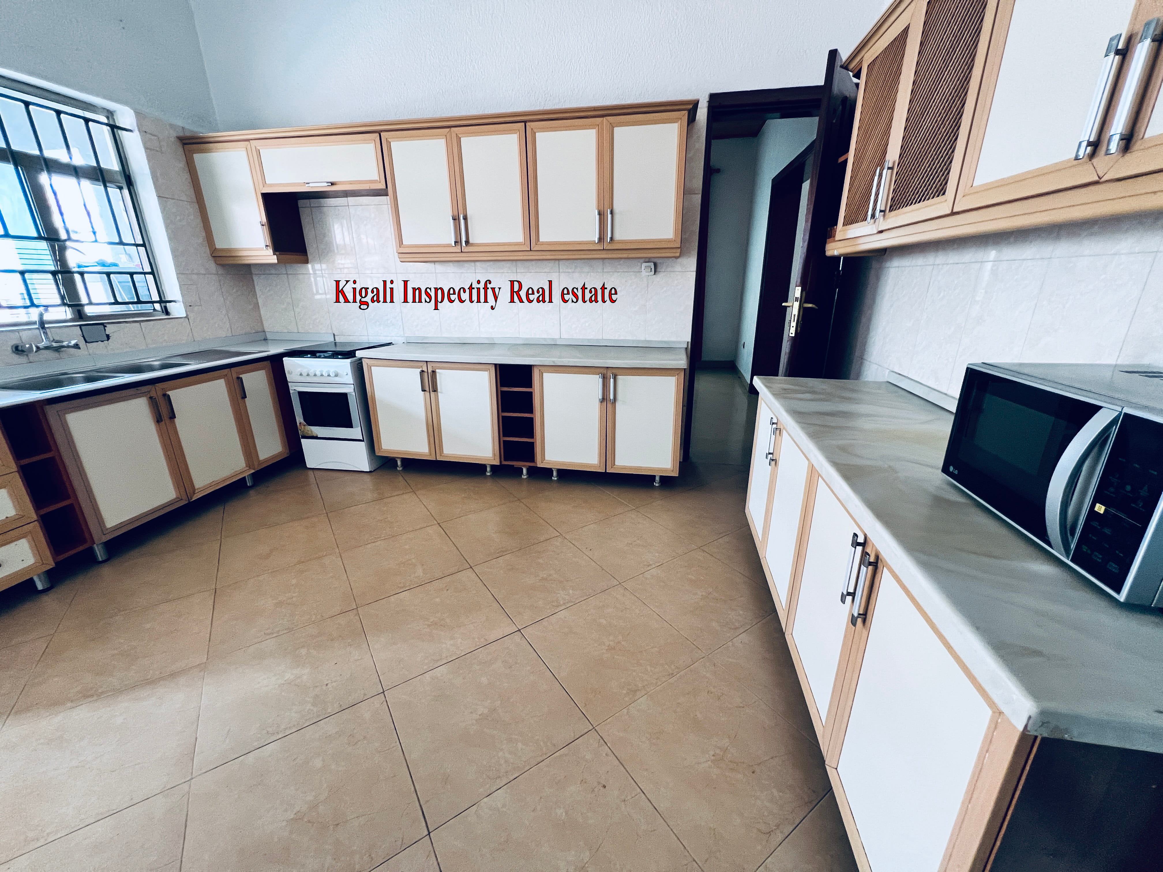 Luxury Furnished House for Rent in Gacuriro, Kigali – 4 Bedrooms, Modern Living at $1500 - Image 5