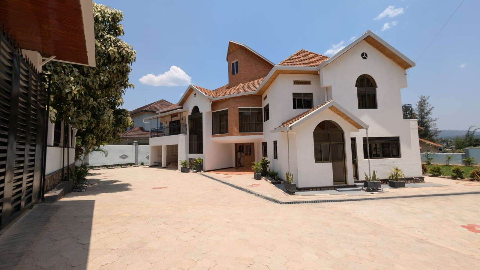 Fully Furnished 6-Bedroom House for Rent in Gacuriro - Image 9