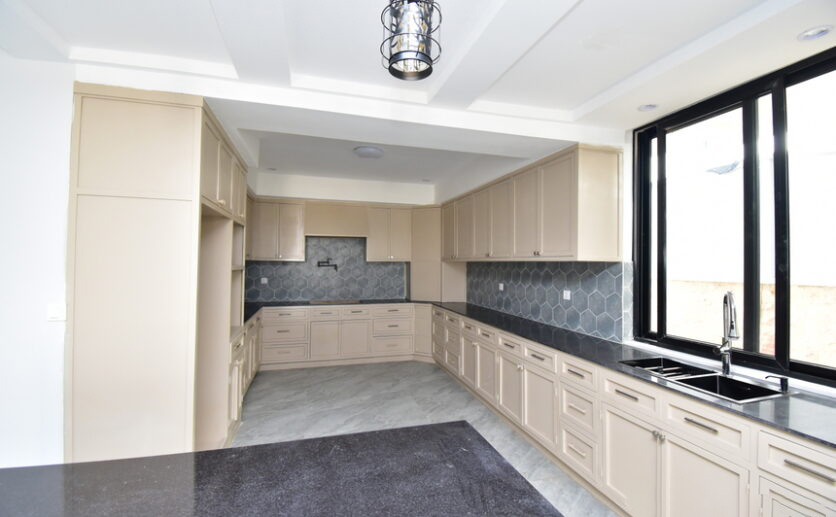 Luxury 5-Bedroom House in Kigali – Prime Location | RWF 500M - Image 9