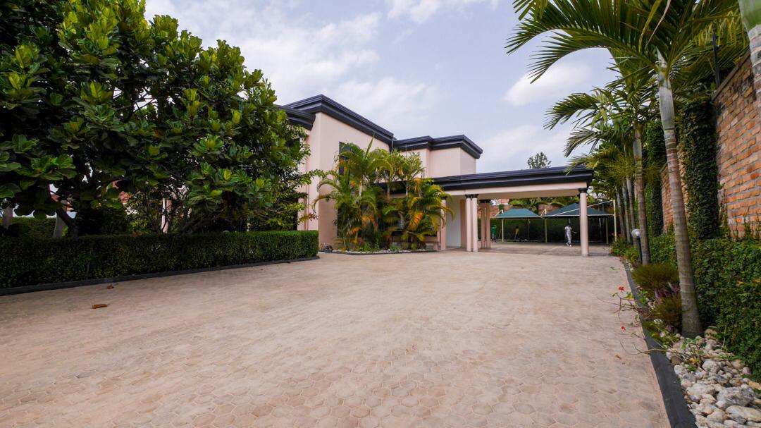 Modern 5-Bedroom Villa for Sale in Kibagabaga – $600,000 - Image 2