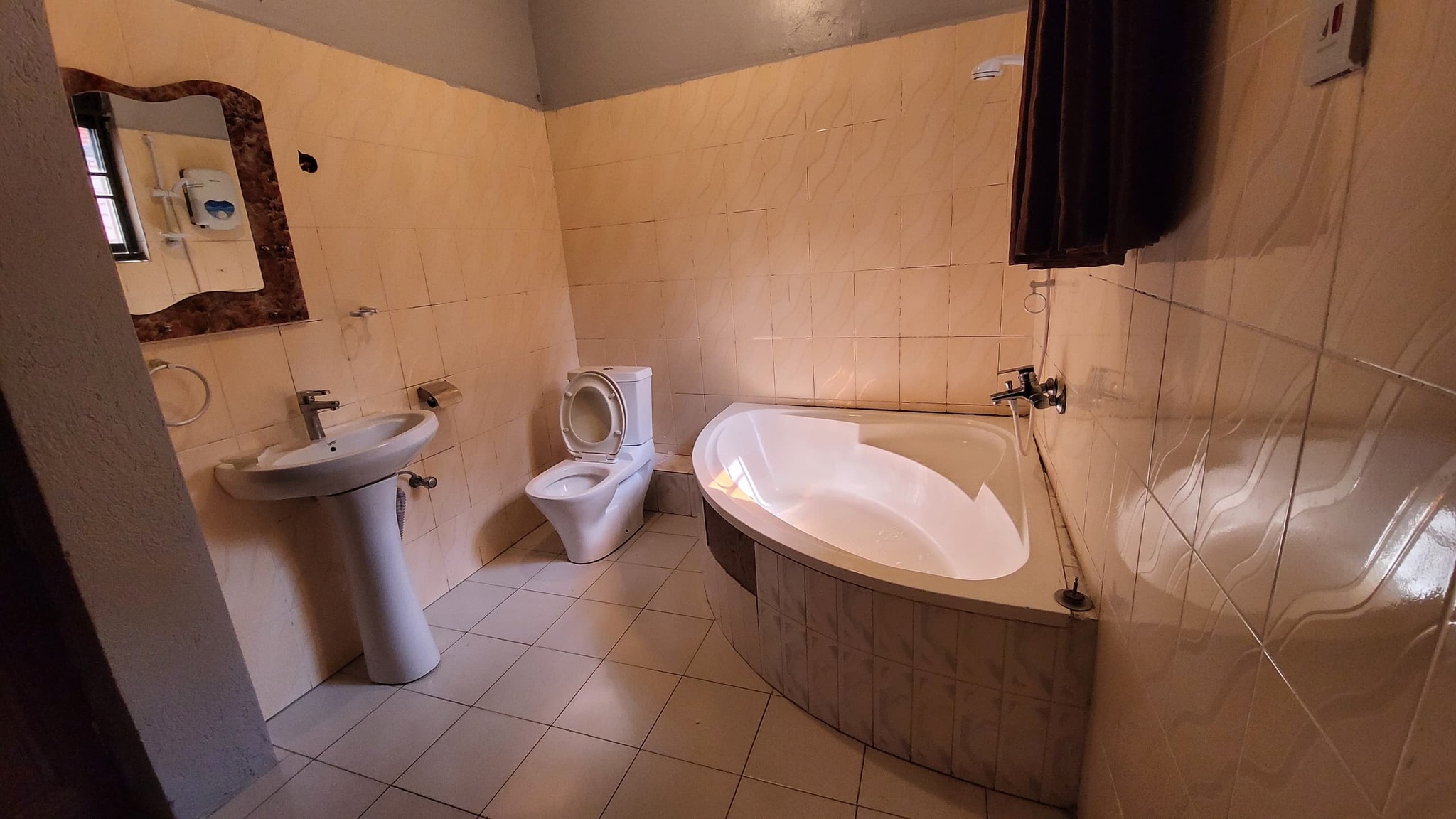 House for Sale in Kiyovu, Kigali – 5-Bedroom Home on 828 Sqm Plot (400M RWF) - Image 10