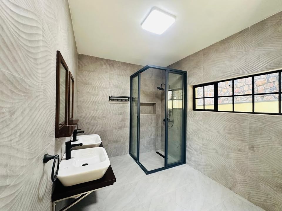 Unfurnished Luxury House for Rent in Kiyovu – Kigali, Rwanda - Image 9