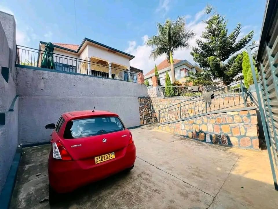 House for Sale in Kibagabaga – Kigali, Rwanda | 4-Bedroom Home with Garden - Image 4