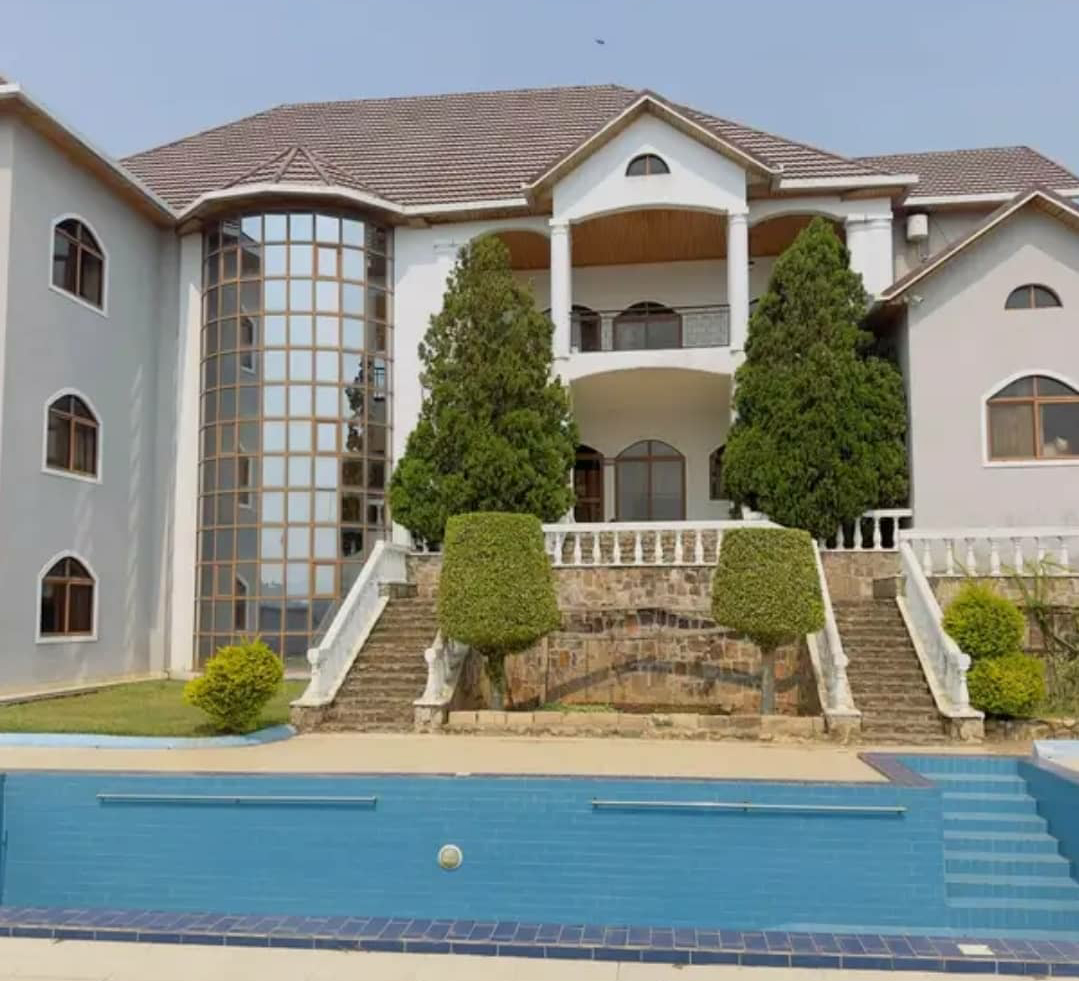 Luxury House for Sale in Nyarutarama, Kigali – 17-Bedroom Estate on 2,700 Sqm